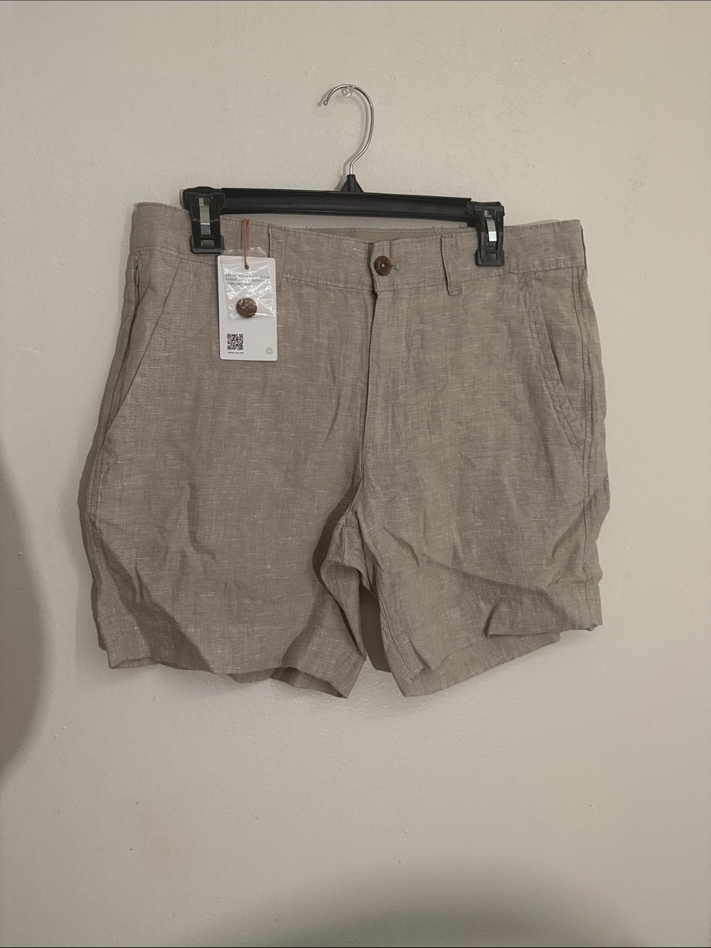 Quince Men's Flat-Front Linen Shorts in Light Taupe